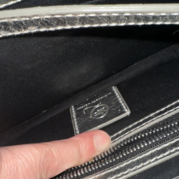 Alexander McQueen silver leather clutch bag with a chain strap-COA included - Picture 7 of 15